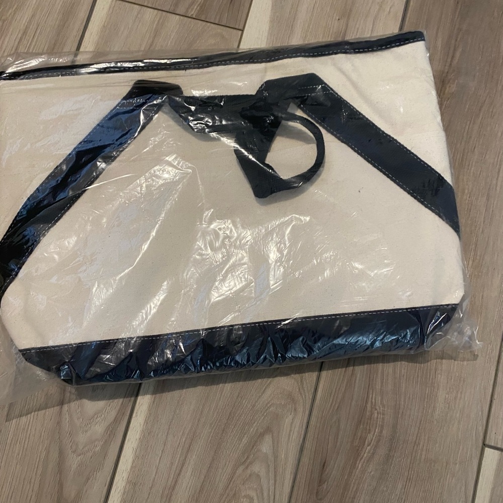 Insulated cooler bag